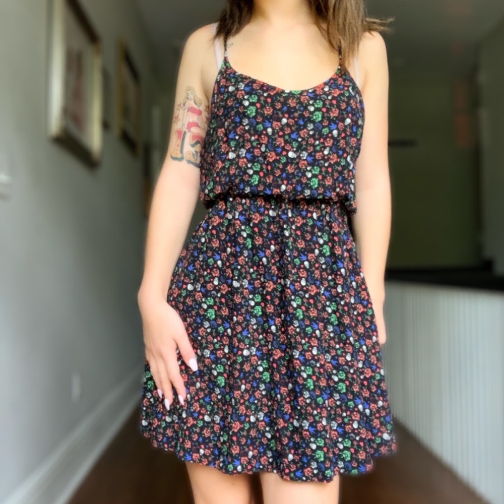 🌹H&M SUNDRESS W/ SKULLS AND ROSES 🌹
